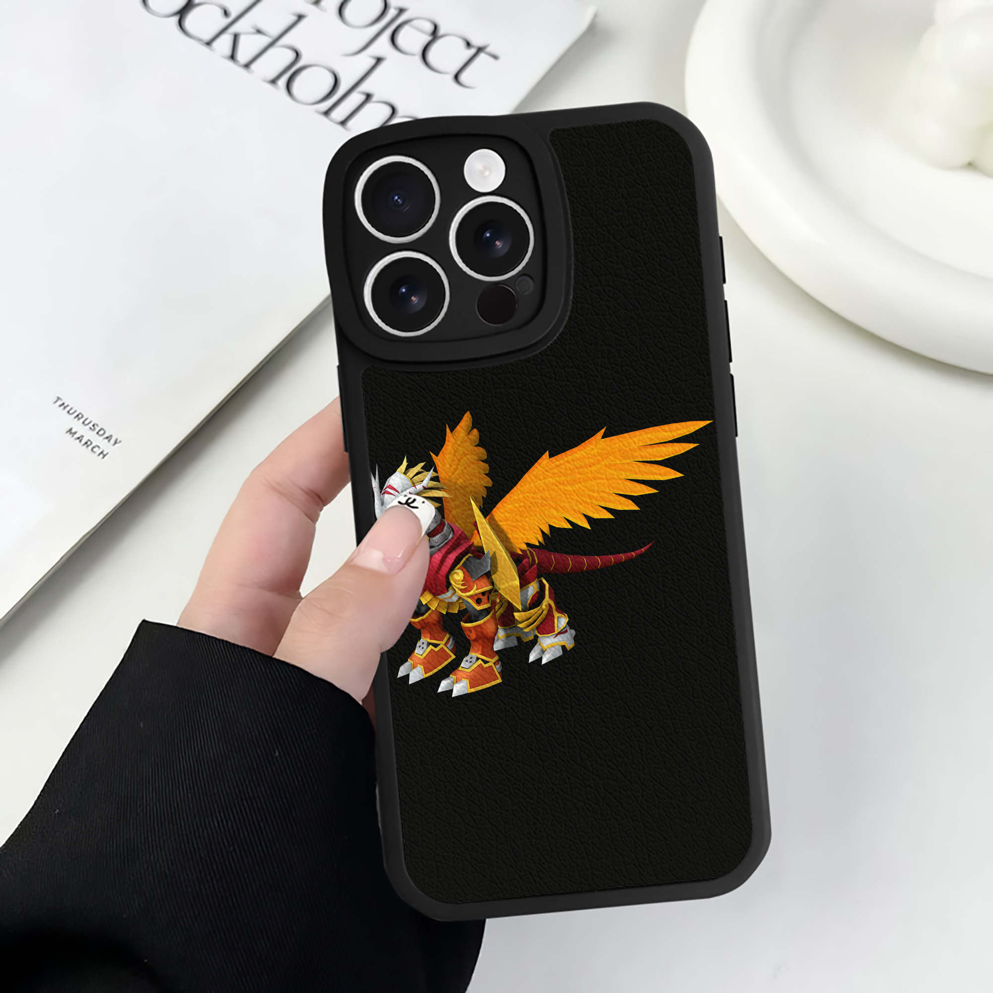 （画像用） Digimon デジタルモンスター/デジモン 【iPhone 16シリーズ対応】シリコンスマホケース（レザー調） 材質：シリコン
